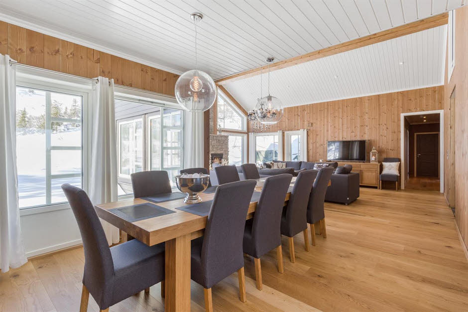 Valgomojo stalas Valgomojo stalas