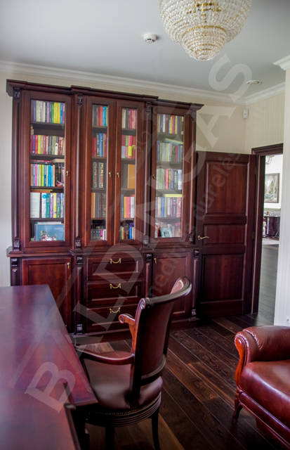 Klasikiniai biuro baldai 