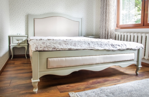 Klasikiniai miegamojo baldai, klasikinė lova, mediniai miegamojo baldai