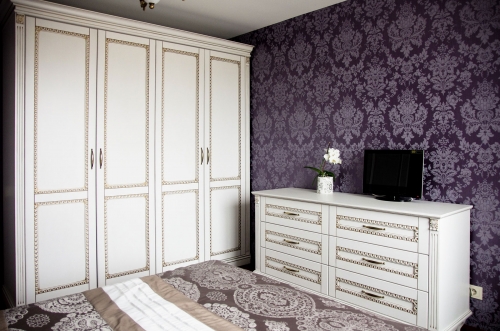 Klasikinio stiliaus mediniai miegamojo baldai, klasikinio stiliaus spint