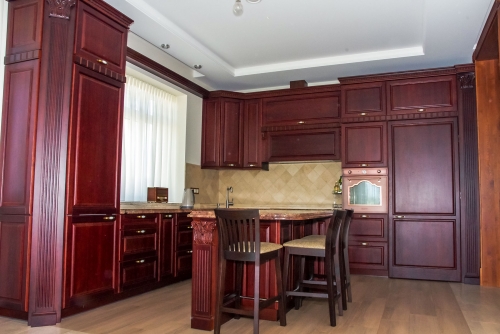 Klasikiniai virtuvės baldai, klasikinio stiliaus virtuvės baldai, medžio masyvo baldai, mediniai baldai